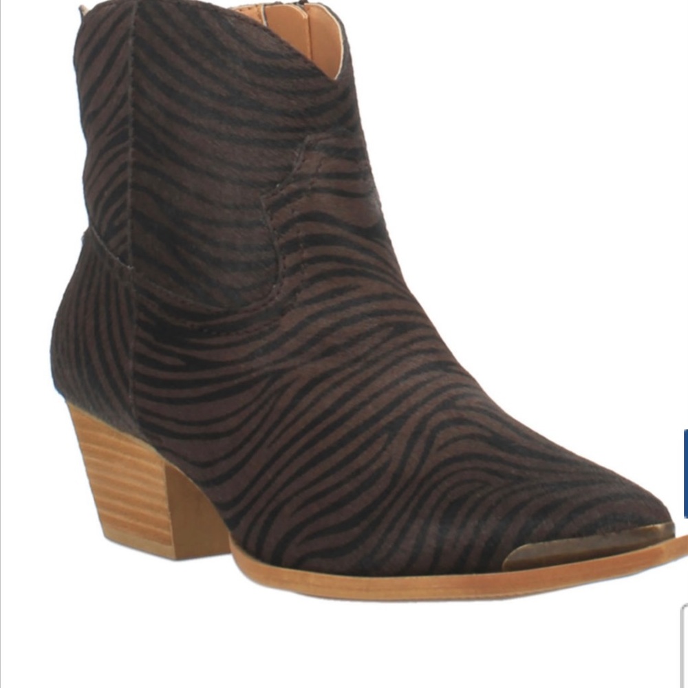 Dingo Hairy Up Ankle Boots, size 9